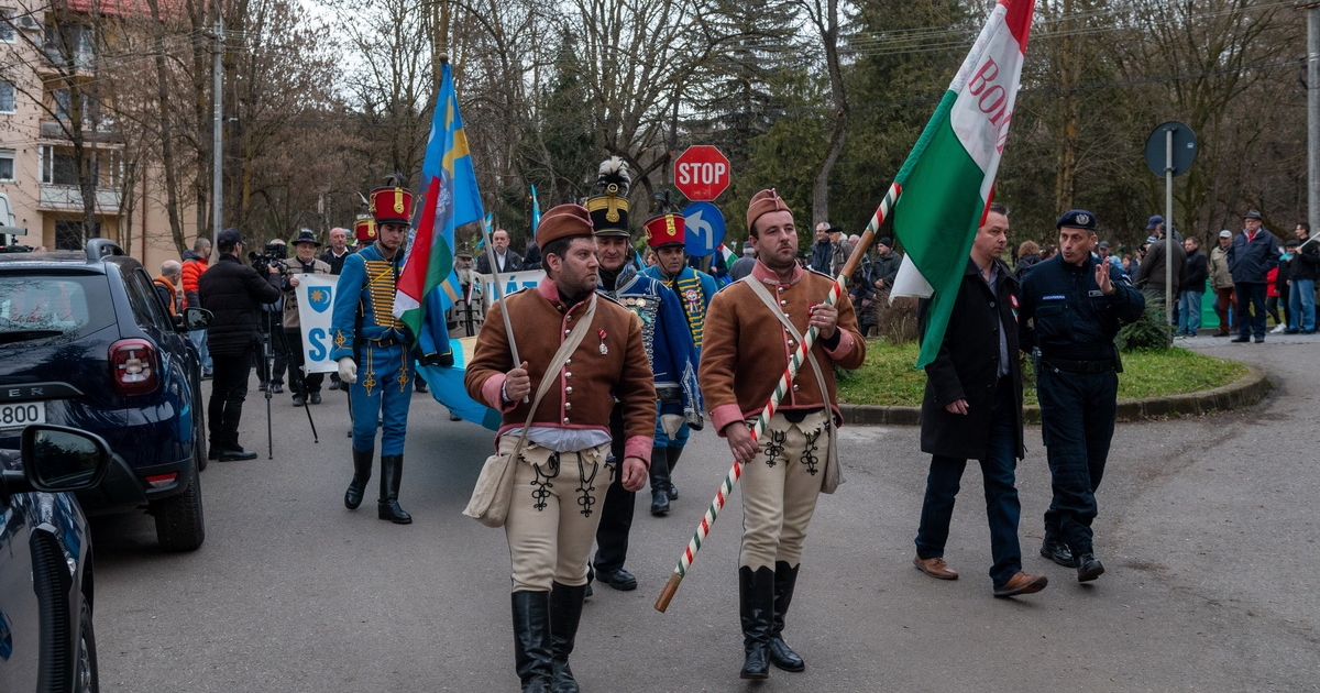 Hatalmi visszaélésnek tekintik a szervezők, hogy a román csendőrség törvénytelennek minősítette a székely szabadság napi felvonulást